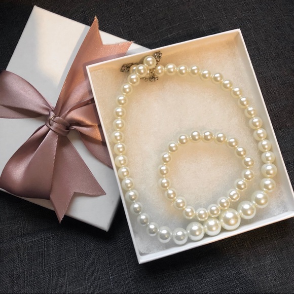 Pearl Necklace & Bracelet - Picture 1 of 2